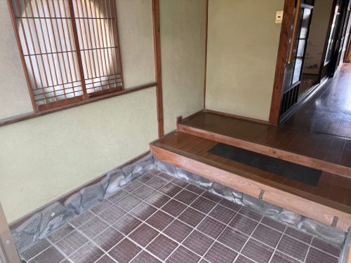 (玄関)