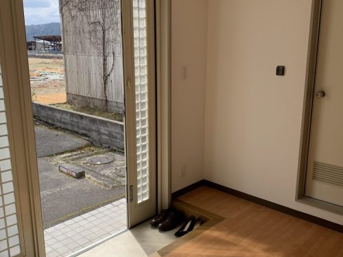 (玄関)